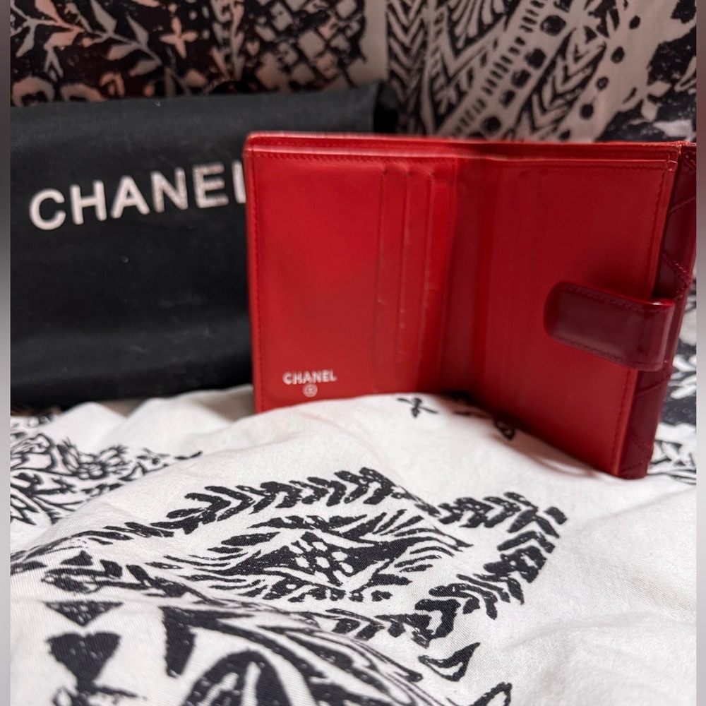 Chanel Red Quilted Leather wallet with unbranded silver Chain wallet - Picture 4 of 9